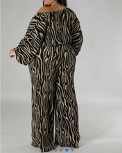 Load image into Gallery viewer, Wild love Sweater set
