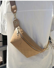 Load image into Gallery viewer, Vegan Leather crossbody ( camel)
