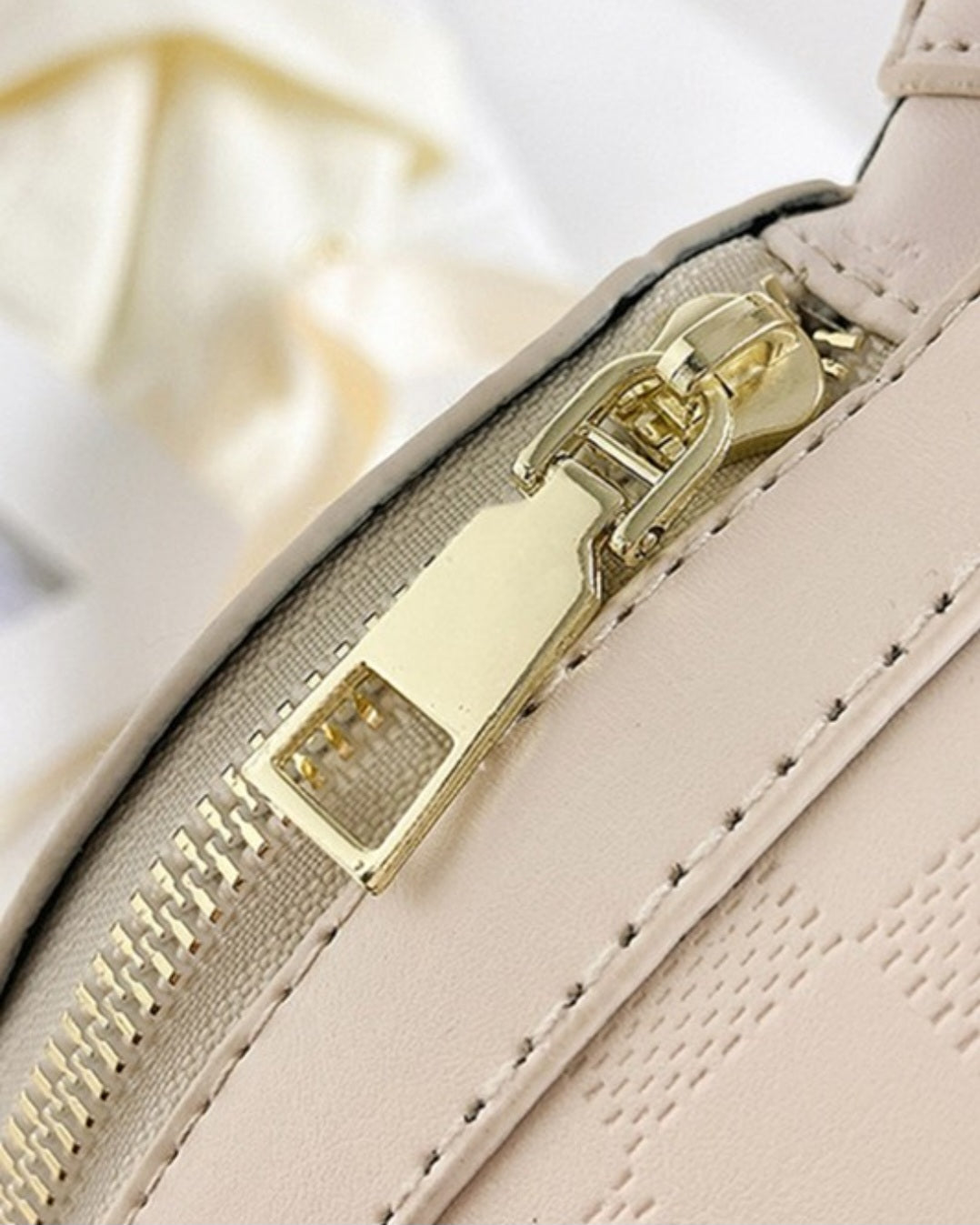 Vegan Leather checkered crossbody (ivory)