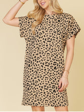 Load image into Gallery viewer, Top tier Jagu-Shirt dress
