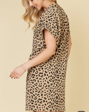 Load image into Gallery viewer, Top tier Jagu-Shirt dress
